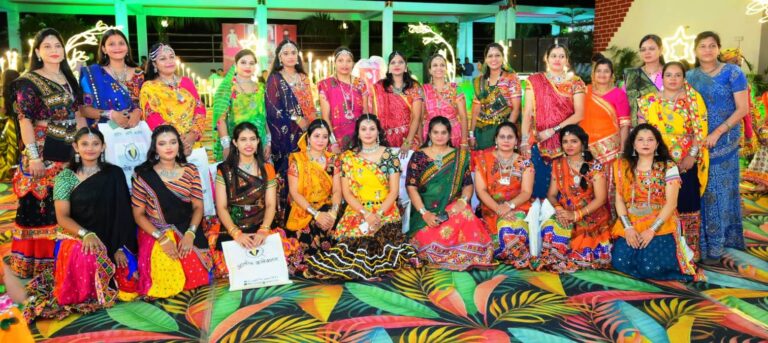 जेएसजी मैत्री ने स्थापना दिवस पर खेला डांडिया, विजेताओ ने पाए पुरस्कार