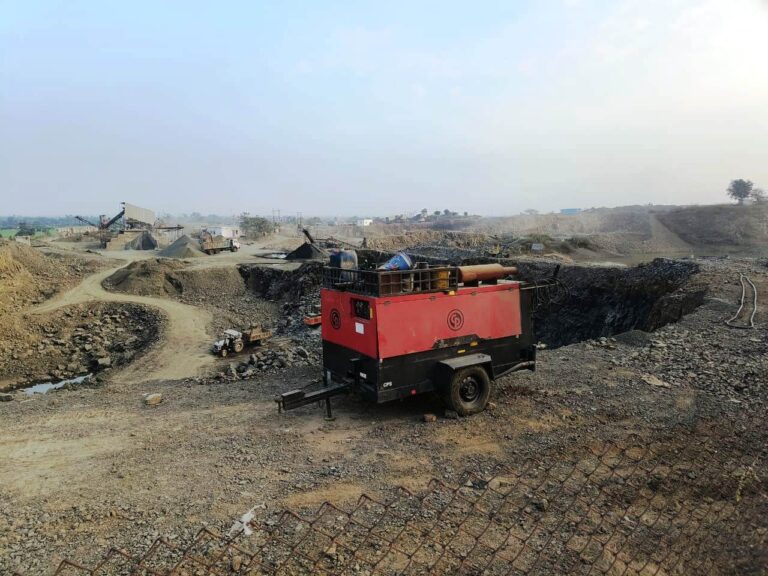 18 फीट की अनुमति, 80 फीट तक ब्लास्टिंग कर खोद रहे, अरनीयापीथा मंडी के समीप नियमों के विरूद्ध हो रही क्रेशर मशीनों पर ब्लास्टिंग