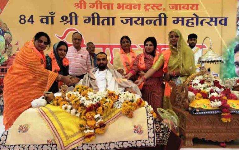 राष्ट्रसंत नमन वैष्णव का सम्मान कर लिनेस क्लब ने शुरु किया अपना सत्र