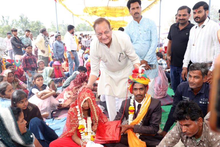 55 जोड़ों ने मुख्यमंत्री विवाह योजना में मंत्रोच्चार के साथ लिए सात फेरे
