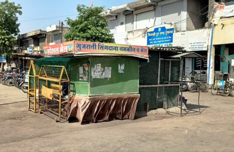बस स्टेण्ड पर यात्रियों की प्यास बुझाने में नाकाम नगर पालिका, नपा की प्याऊ पर अतिक्रमण, टंकी से आता गर्म पानी पीने को मजबुर यात्री