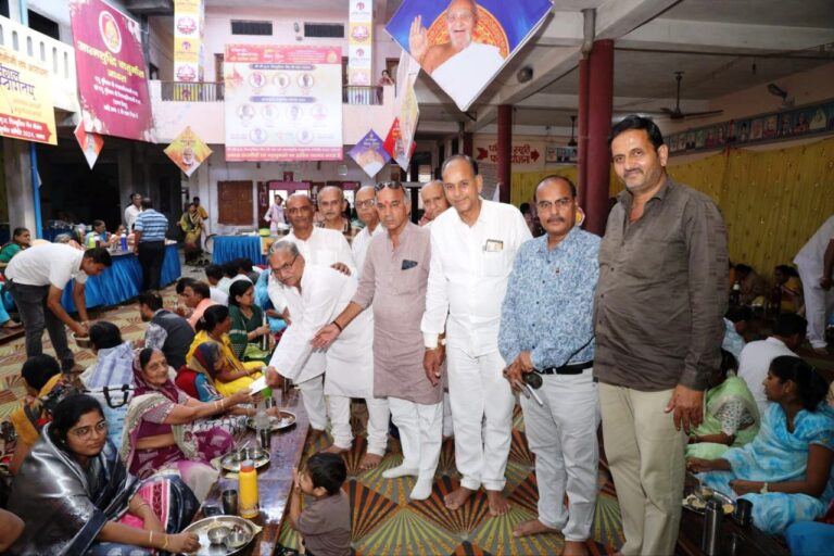 स्वाद कि आसक्ति को छोड़कर 212 तपस्वी ने आयम्बिल तप आराधना की
