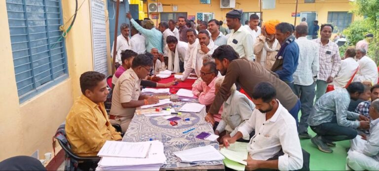 अफीम खेती के लिए पट्टा पाने नारकोटिक्स कार्यालय पर लगी कास्तकारों की भीड़, 2 हजार से अधिक पात्र किसानों को मिलेगे पट्टे