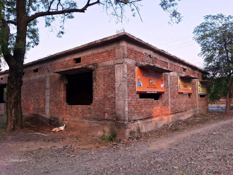 पांच साल से अधुरा पड़ा आश्रय स्थल : लापरवाह कौन इंजिनियर या ठेकेदार … ? शासन से 6 नोटिस मिलने के बाद भी नहीं शुरु हुआ काम