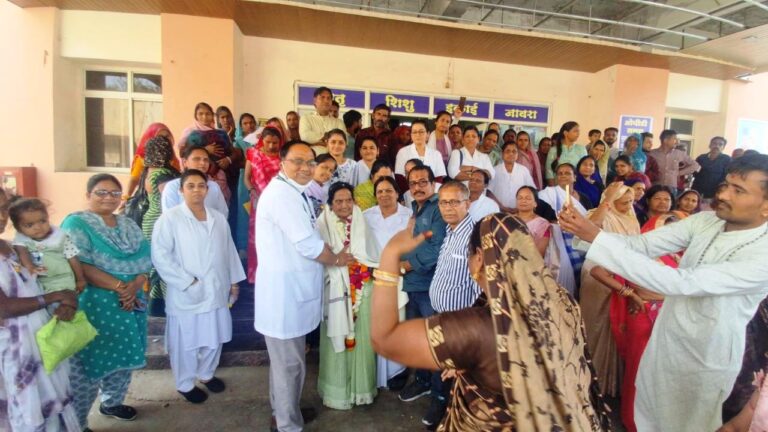 सेवानिवृति पर शारदा दुबे को स्मृति चिन्ह भेंट कर दी बिदाई