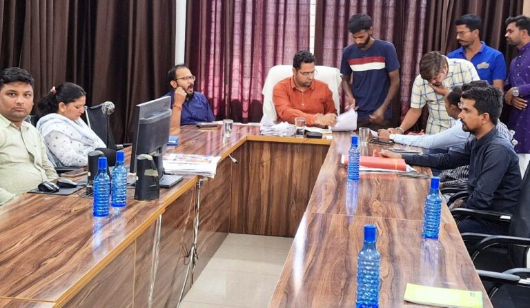 गुर्जर बर्डिया सरपंच के खिलाफ एसडीएम से उपसरपंच व पंचों ने की अविश्वास प्रस्ताव की मांग