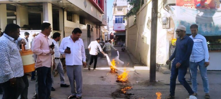 प्रहलाद पटेल के बयान से उबले कांग्रेसी, फुंका पटेल का पूतला
