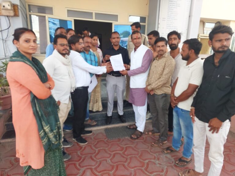 लंबित मांगो को लेकर अतिथि शिक्षक संघ ने सीएम के नाम सौंपा ज्ञापन