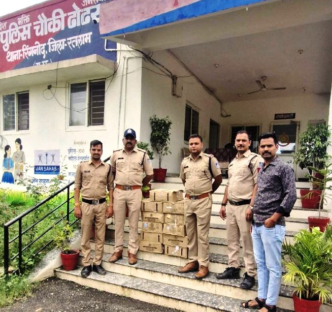 बांछड़ा डेरा से पुलिस ने पकड़ी 11 पेटी अवैध शराब, आरोपी फरार