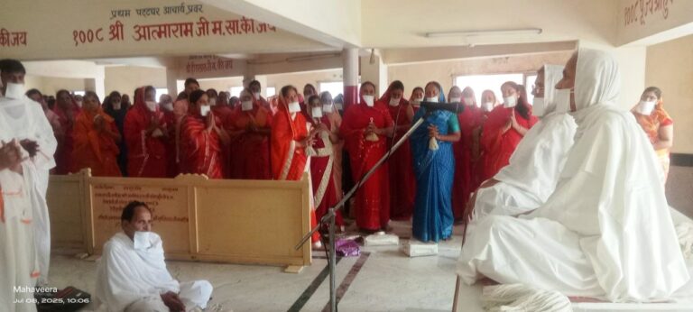 दिवाकर भवन पर हुआ चातुर्मास का शुभारंभ, जाप के बाद हुई धर्मसभा