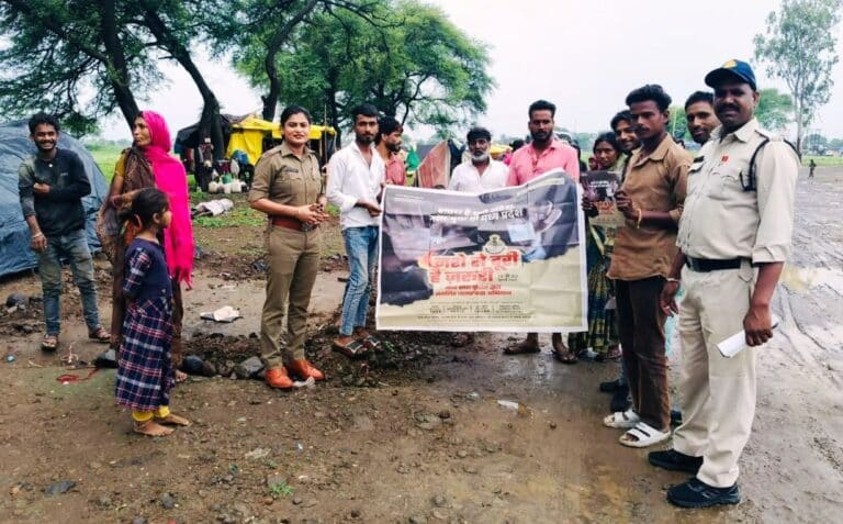नशे से दूरी .. हैं जरुरी : अभियान के तहत झुग्गी झौपडिय़ों में दी समझाईश, दिलाई शपथ