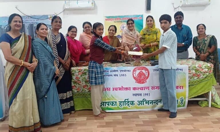 सांदिपनी स्कूल में हुआ बच्चे उपभोक्ता के रुप में सेमिनार, किया पौधारोपण
