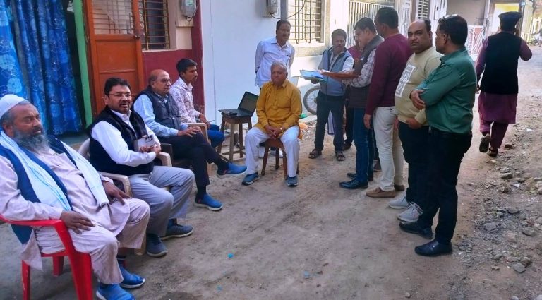 महावीर कॉलोनी में नगर पालिका ने लगाया विकास शुल्क कैंप, रहवासियों ने जमा किए 1 लाख 65 हजार 483 रुपए