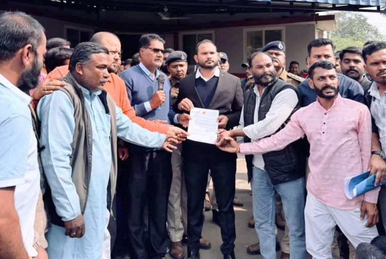 माननखेड़ा चौकी का घेराव : करणी सेना परिवार की हुंकार के आगे झुका प्रशासन