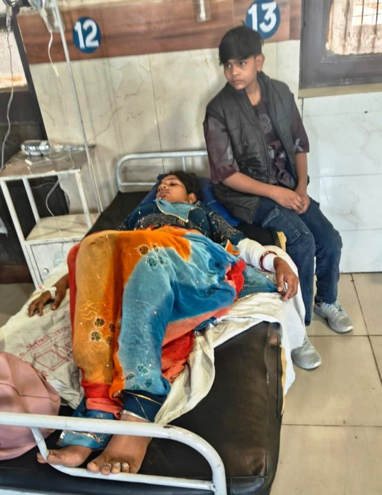सांवरिया सेठ के दर्शन से लोट रहे श्रृद्धालुओं की कार को ट्रक ने मारी टक्कर, दो महिलाए व एक युवति घायल