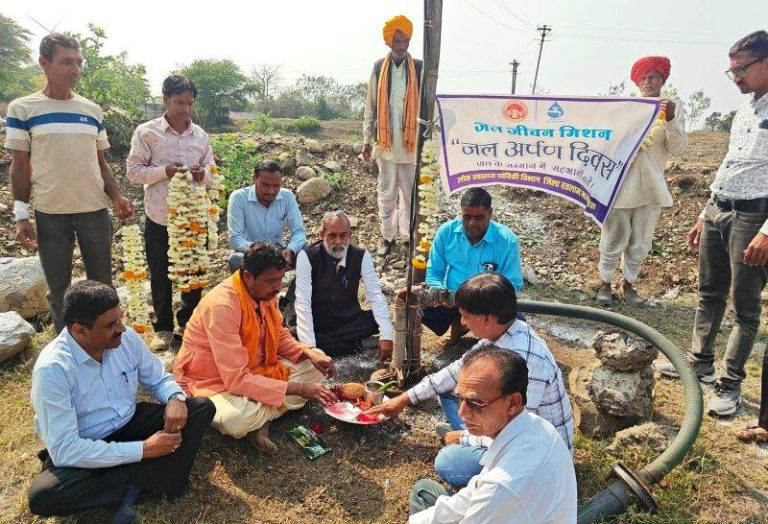 नंदावता में जल अर्पण दिवस बना जन उत्सव, कलश यात्रा, पूजा और संकल्प के साथ जल संरक्षण का संदेश