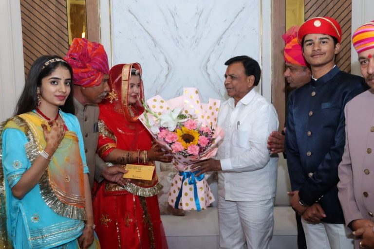 उपमुख्यमंत्री जगदीश देवड़ा पहुंचे जावरा, अवनीकुँवर को दिया आशीर्वाद