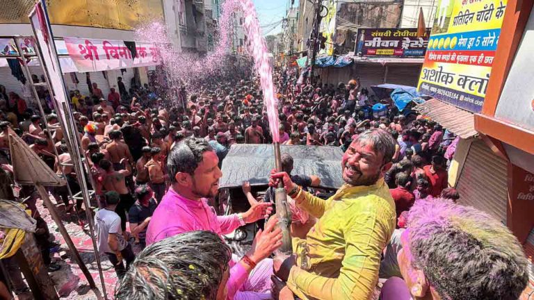 जावरा में रंग पंचमी की धूम : रंगारंग गेर में झूमे शहरवासी, घंटाघर चौराहा हुआ रंगों से सराबोर