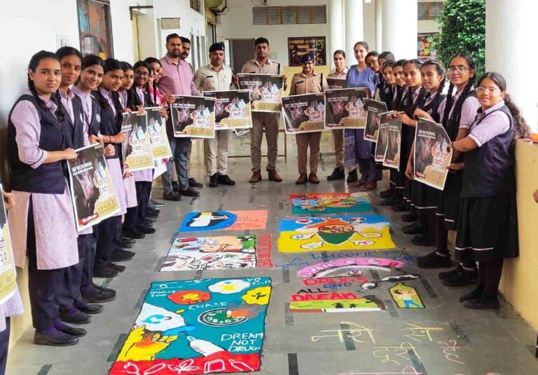 सेंट पॉल्स कॉन्वेंट स्कूल जावरा में रंगोली के माध्यम से गूंजा नशामुक्ति का संदेश, विद्यार्थियों ने कहा- “नशे से दूरी, है ज़रूरी”
